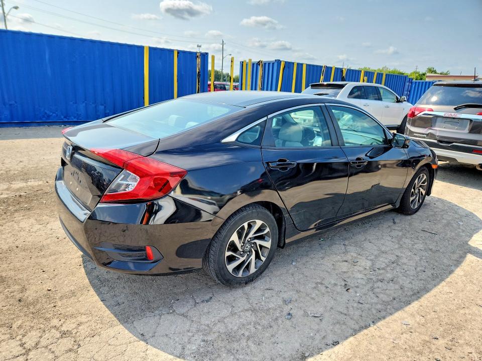 Снимка 3 от търг – 2016 HONDA CIVIC с VIN 19XFC2F72GE231050
