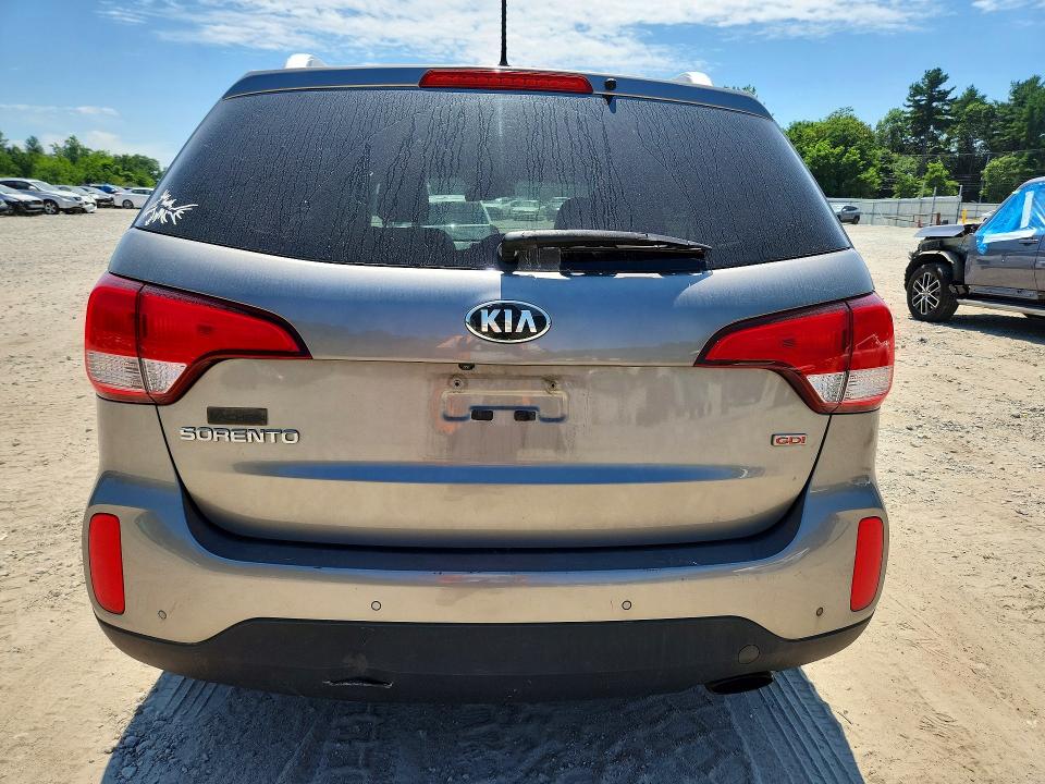 Photo 6 from auction – 2015 KIA SORENTO with VIN 5XYKTCA69FG655815