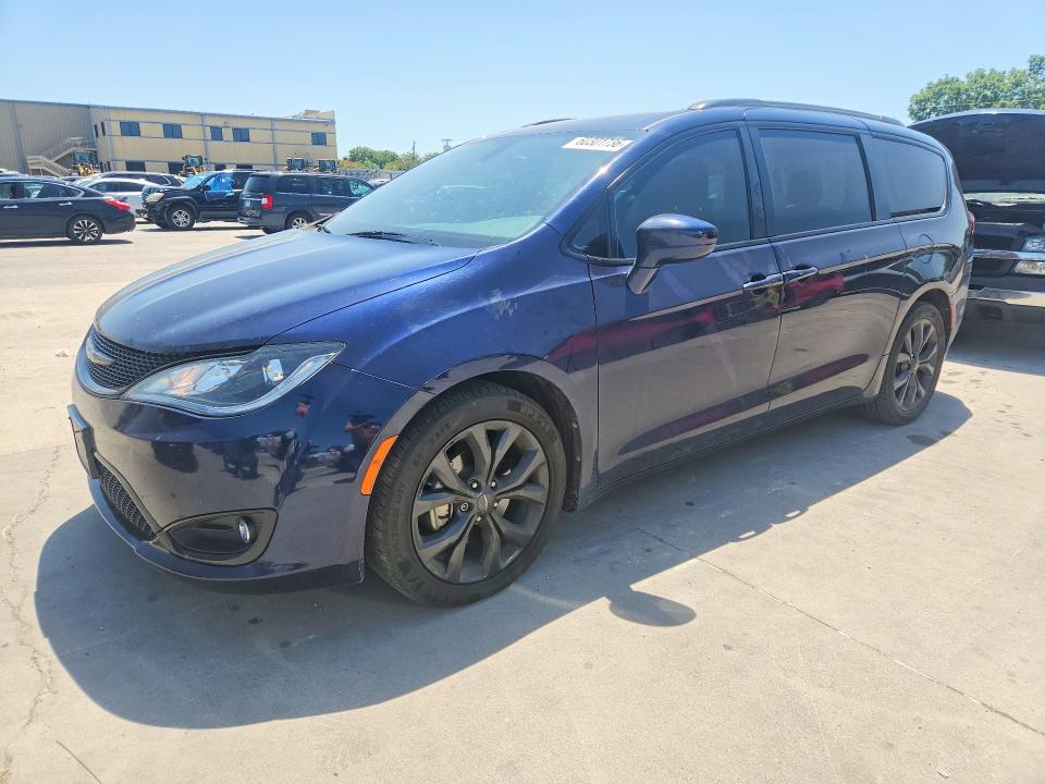 CHRYSLER PACIFICA 2018 with VIN 2C4RC1FG2JR352612 - Photo from auction