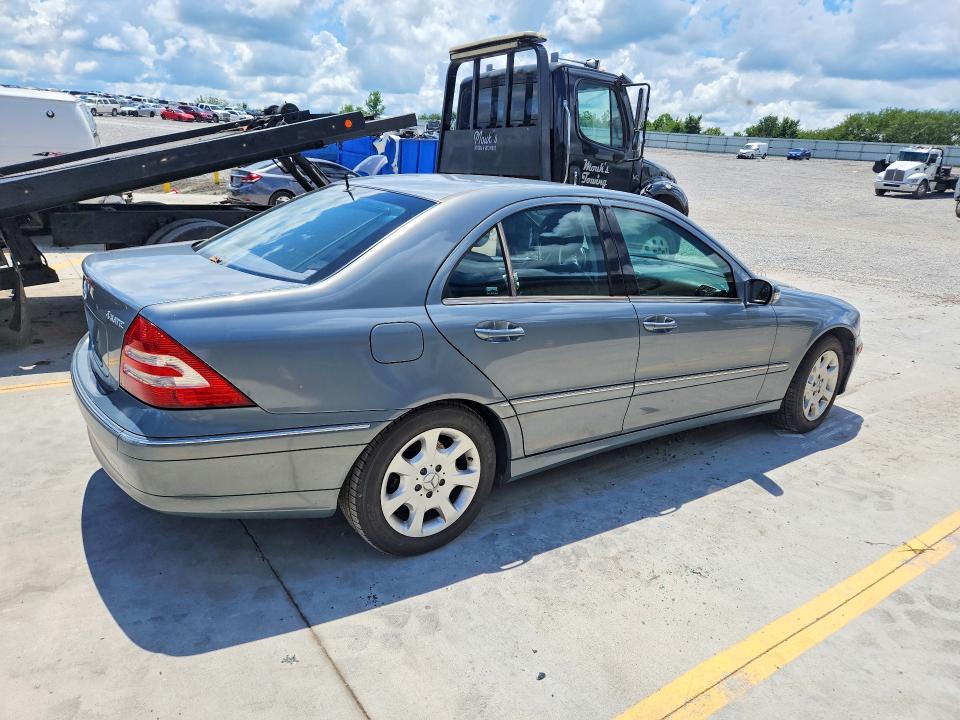 Photo 3 from auction – 2005 MERCEDES-BENZ C with VIN WDBRF81J75F671373