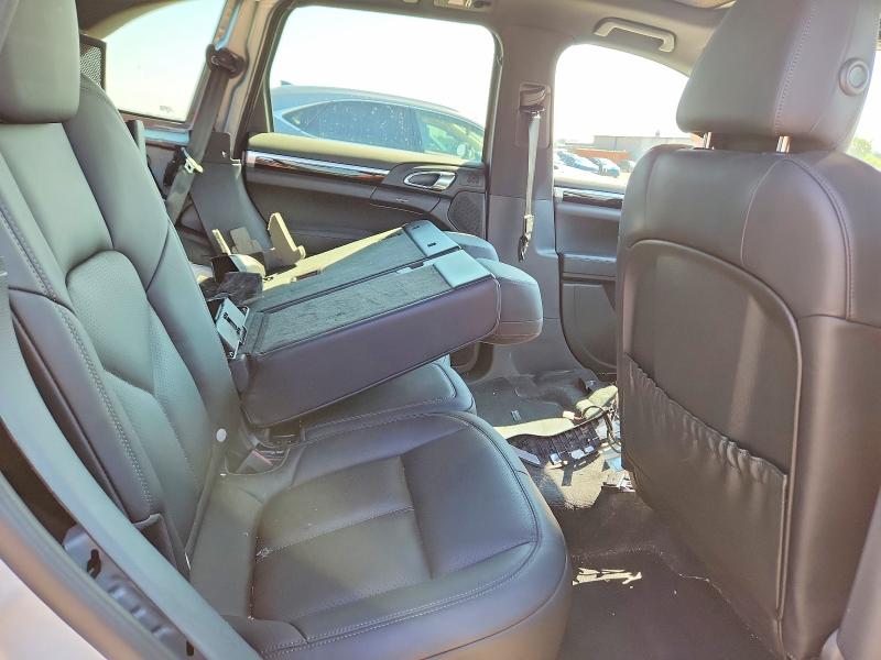 Photo 10 from auction – 2016 PORSCHE CAYENNE with VIN WP1AA2A27GLA10898