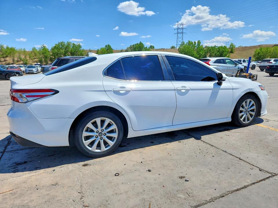 Photo 3 from auction – 2019 TOYOTA CAMRY with VIN 4T1B11HKXKU786947