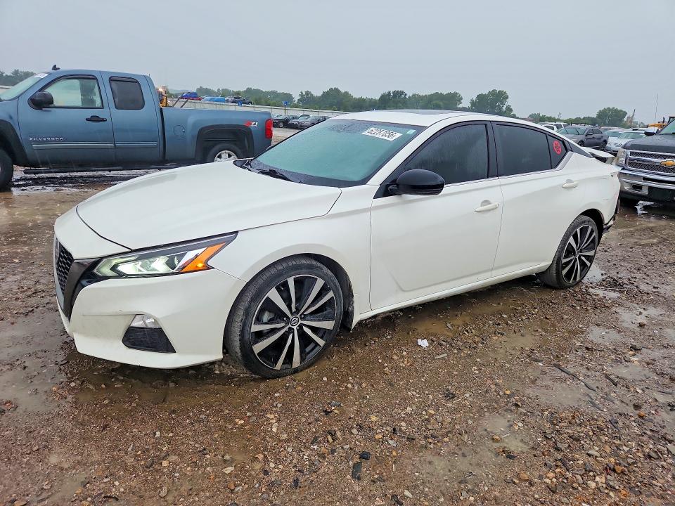 NISSAN ALTIMA 2019 with VIN 1N4BL4CWXKN318288 - Photo from auction
