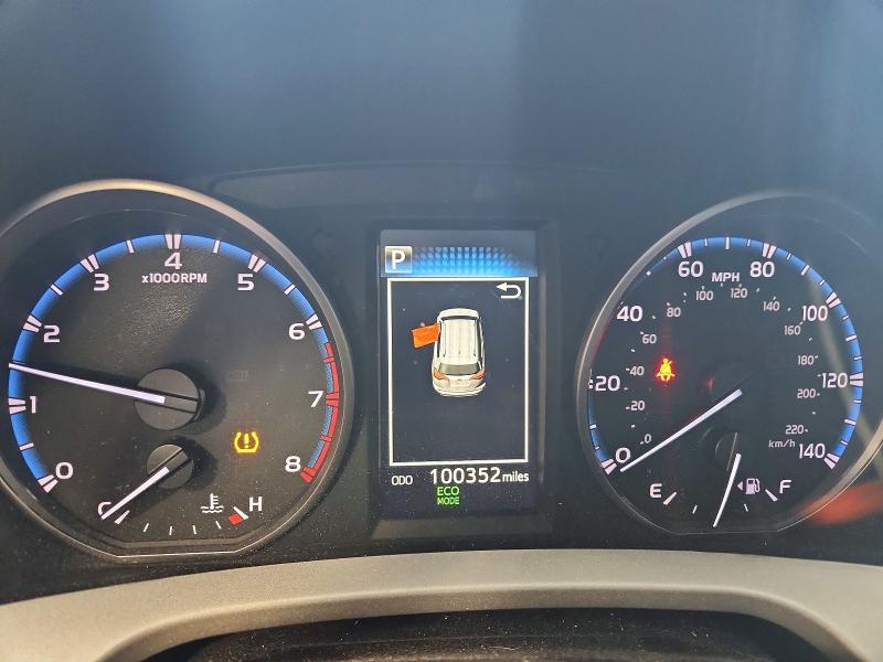 Photo 9 from auction – 2018 TOYOTA RAV4 with VIN 2T3RFREV6JW815783