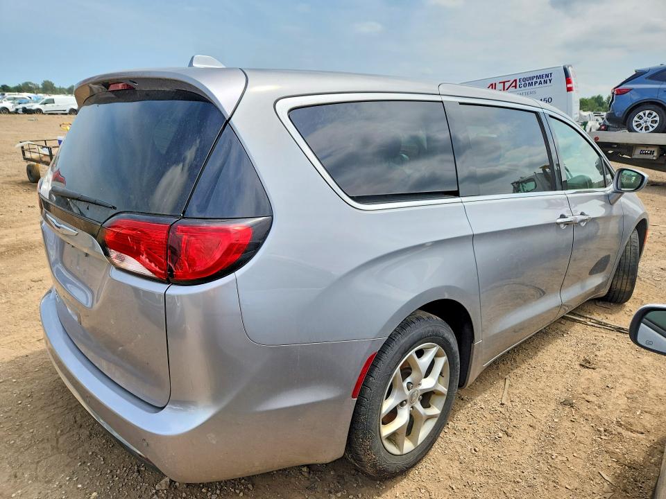 Photo 3 from auction – 2018 CHRYSLER PACIFICA with VIN 2C4RC1FG5JR277677