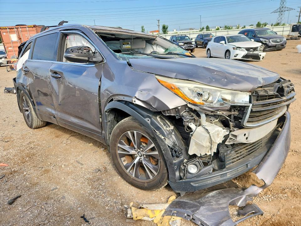 Photo 4 from auction – 2016 TOYOTA HIGHLANDER with VIN 5TDJKRFH3GS313972