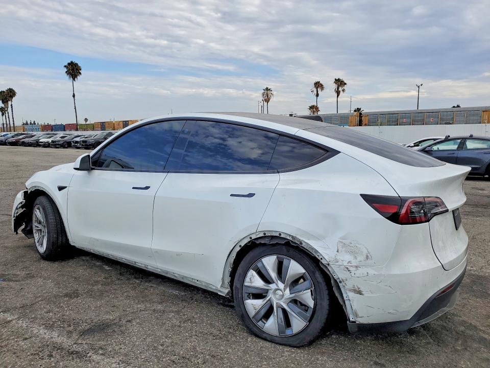 Zdjęcie 2 z aukcji – 2023 TESLA MODEL Y z VIN 7SAYGDEE8PA100675