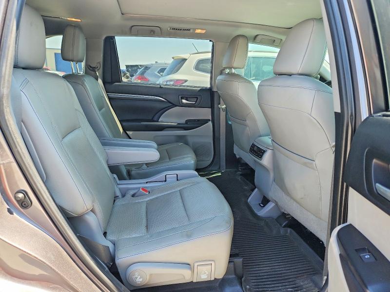 Photo 11 from auction – 2019 TOYOTA HIGHLANDER with VIN 5TDYZRFH3KS319810