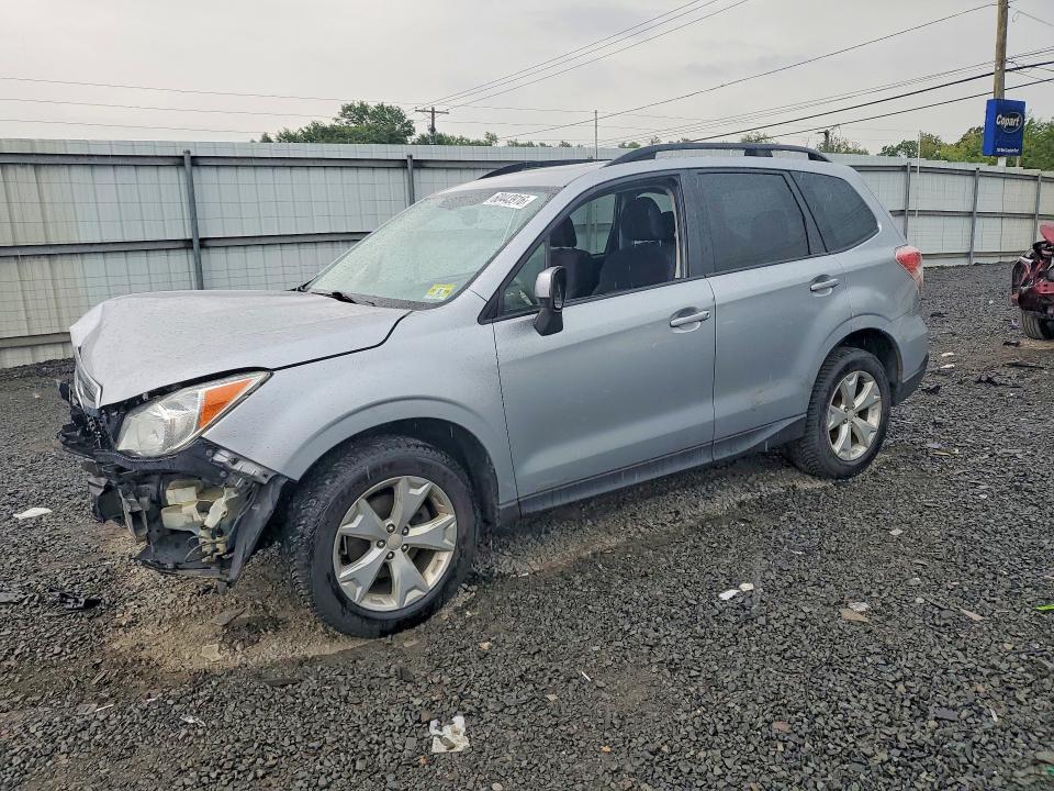SUBARU FORESTER 2015 with VIN JF2SJADC4FH581031 - Photo from auction