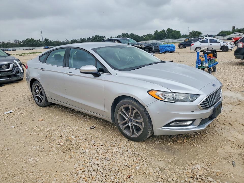 Photo 4 from auction – 2017 FORD FUSION with VIN 3FA6P0T92HR145817