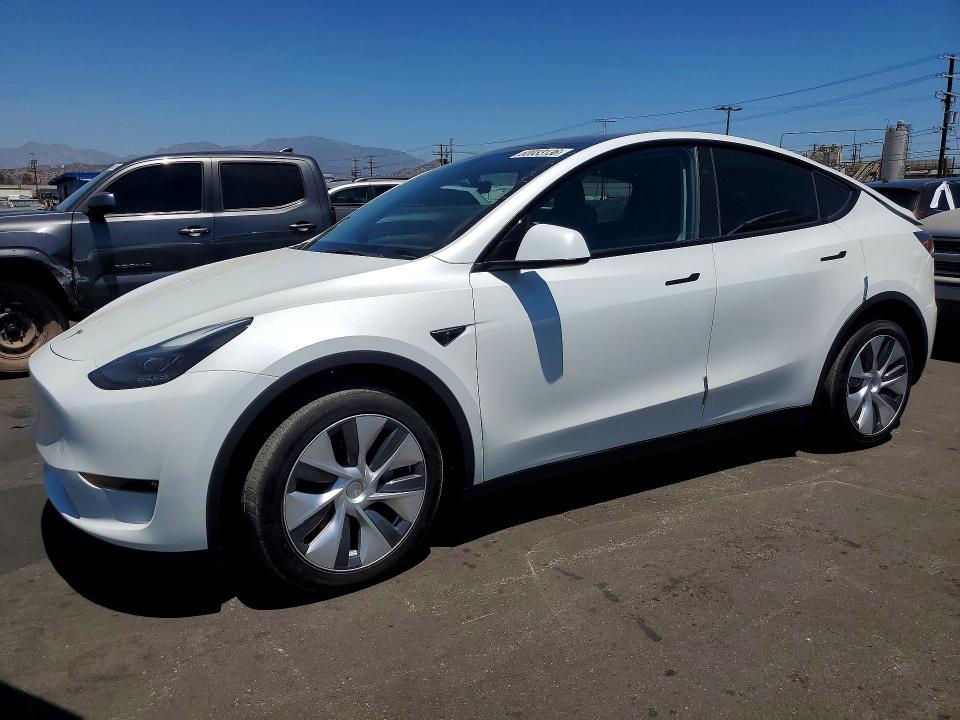TESLA MODEL Y 2023 with VIN 7SAYGDEE8PF857899 - Photo from auction