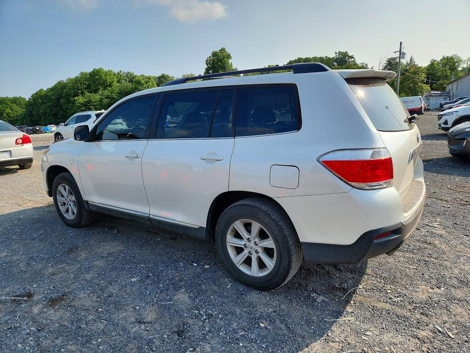 Photo 2 from auction – 2013 TOYOTA HIGHLANDER with VIN 5TDBK3EH8DS254884