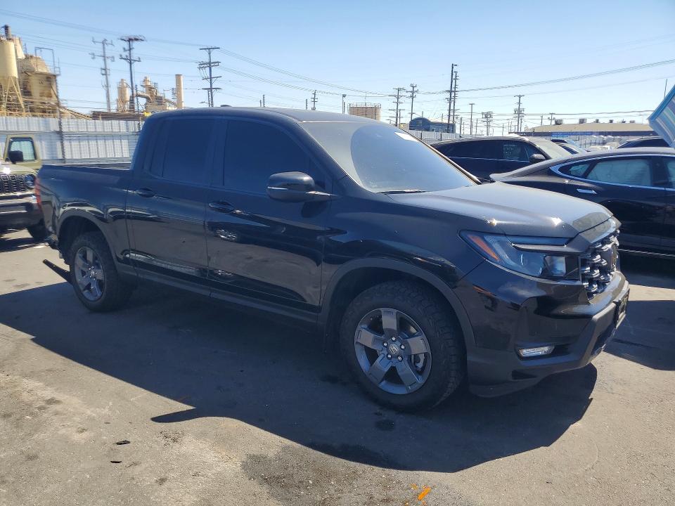 Photo 4 from auction – 2024 HONDA RIDGELINE with VIN 5FPYK3F6XRB025780