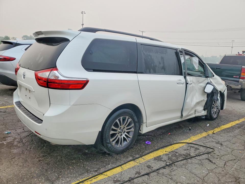 Photo 3 from auction – 2019 TOYOTA SIENNA with VIN 5TDYZ3DC1KS018053