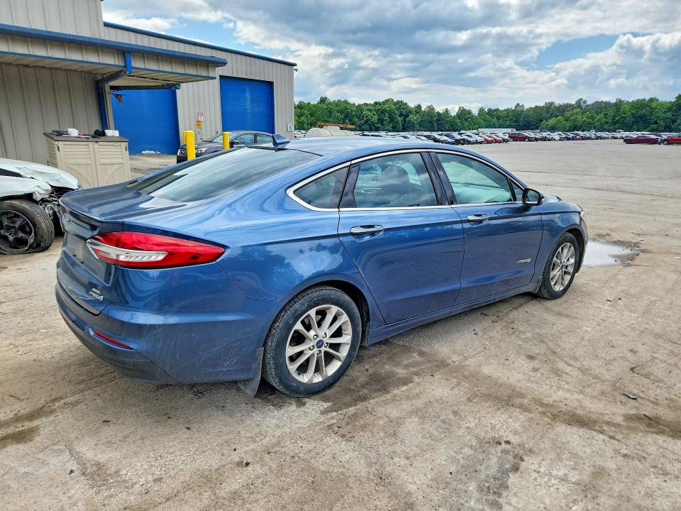 Photo 3 from auction – 2019 FORD FUSION with VIN 3FA6P0MU8KR165516