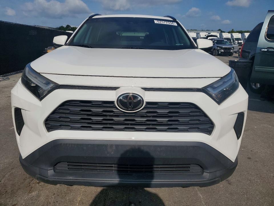 Photo 5 from auction – 2022 TOYOTA RAV4 with VIN 2T3W1RFV6NC188543