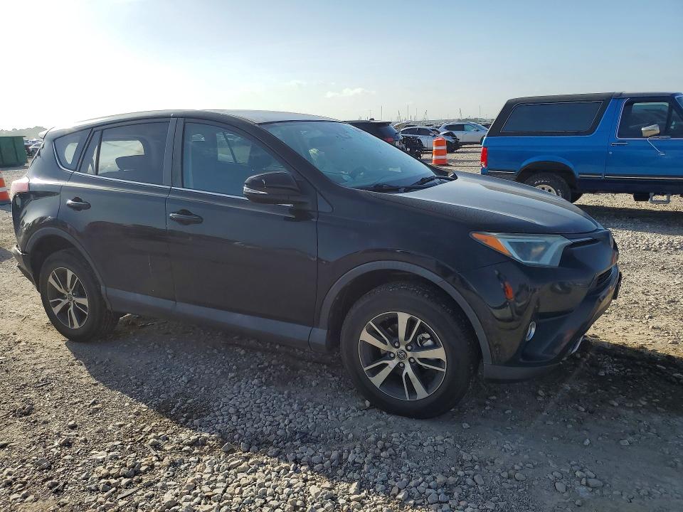 Photo 4 from auction – 2018 TOYOTA RAV4 with VIN 2T3WFREV5JW470376