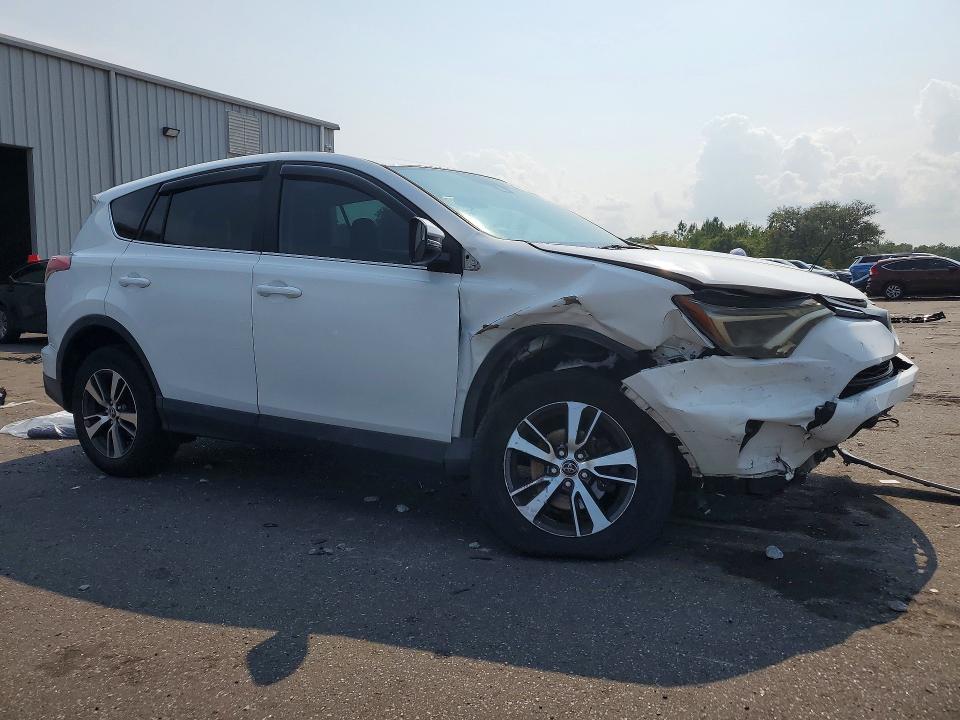 Photo 4 from auction – 2018 TOYOTA RAV4 with VIN 2T3WFREV3JW482526