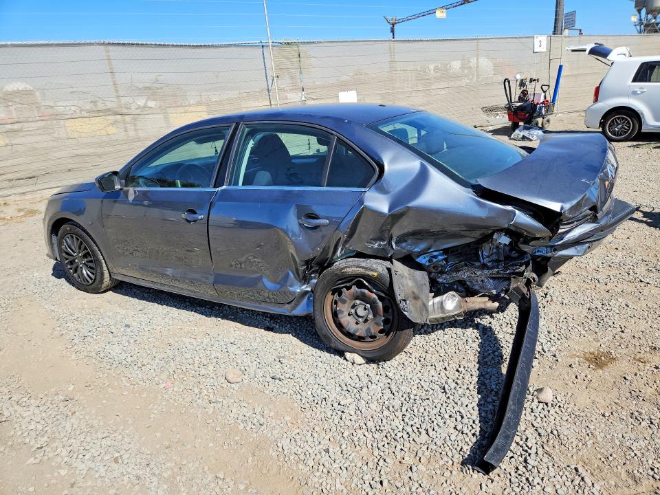 Photo 2 from auction – 2017 VOLKSWAGEN JETTA with VIN 3VW2B7AJ9HM392419