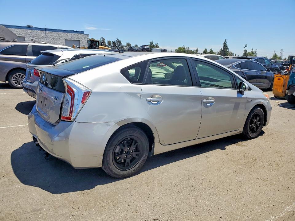 Photo 3 from auction – 2015 TOYOTA PRIUS with VIN JTDKN3DU2F0475103