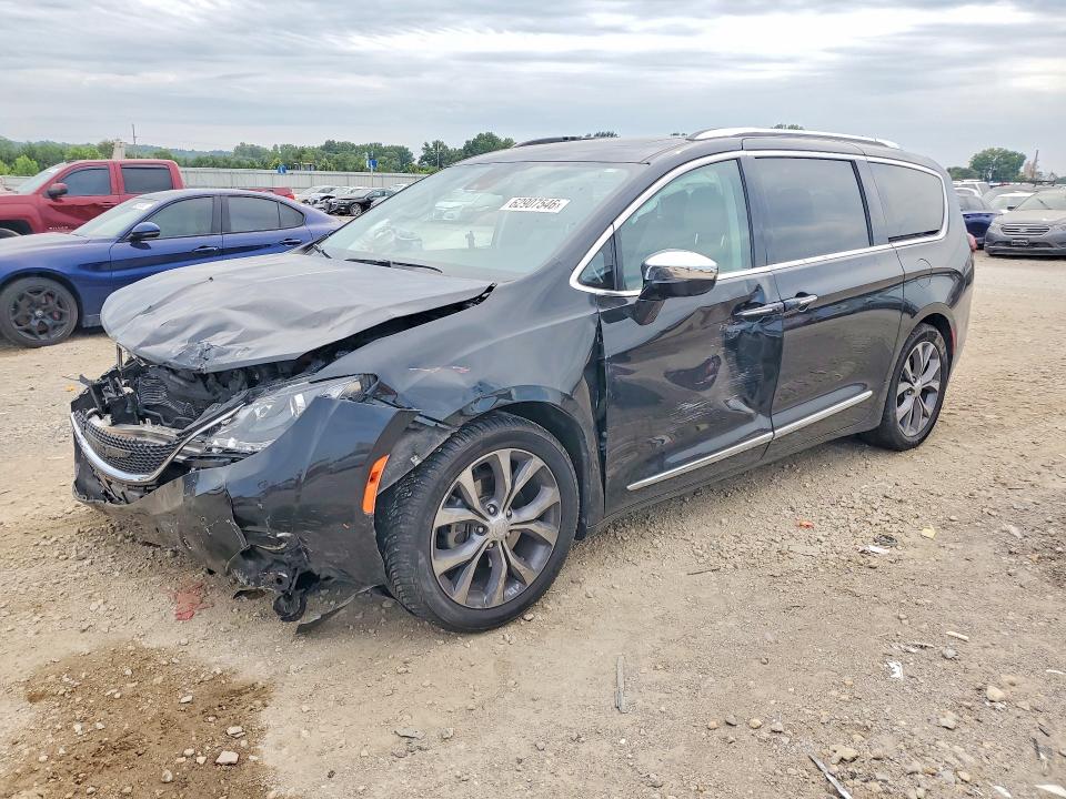 CHRYSLER PACIFICA 2017 with VIN 2C4RC1GG3HR643483 - Photo from auction