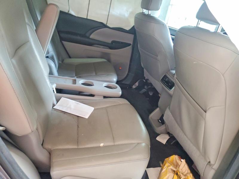 Photo 10 from auction – 2017 TOYOTA HIGHLANDER with VIN 5TDYZRFH9HS195079