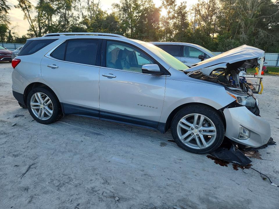 Photo 4 from auction – 2018 CHEVROLET EQUINOX with VIN 2GNAXMEV5J6132909