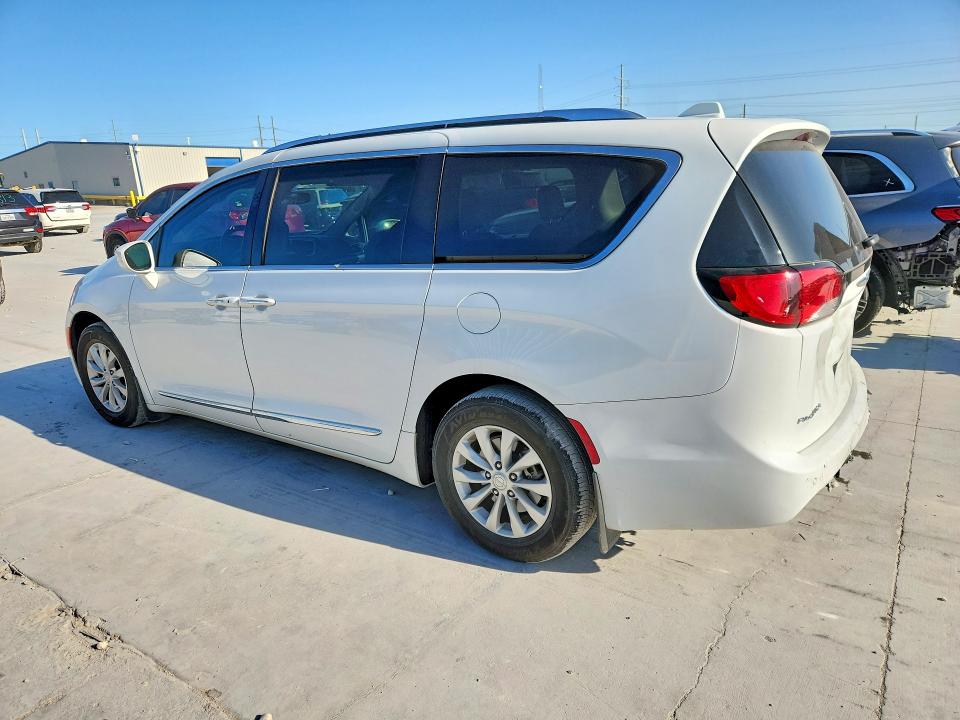 Photo 2 from auction – 2019 CHRYSLER PACIFICA with VIN 2C4RC1BG1KR554476