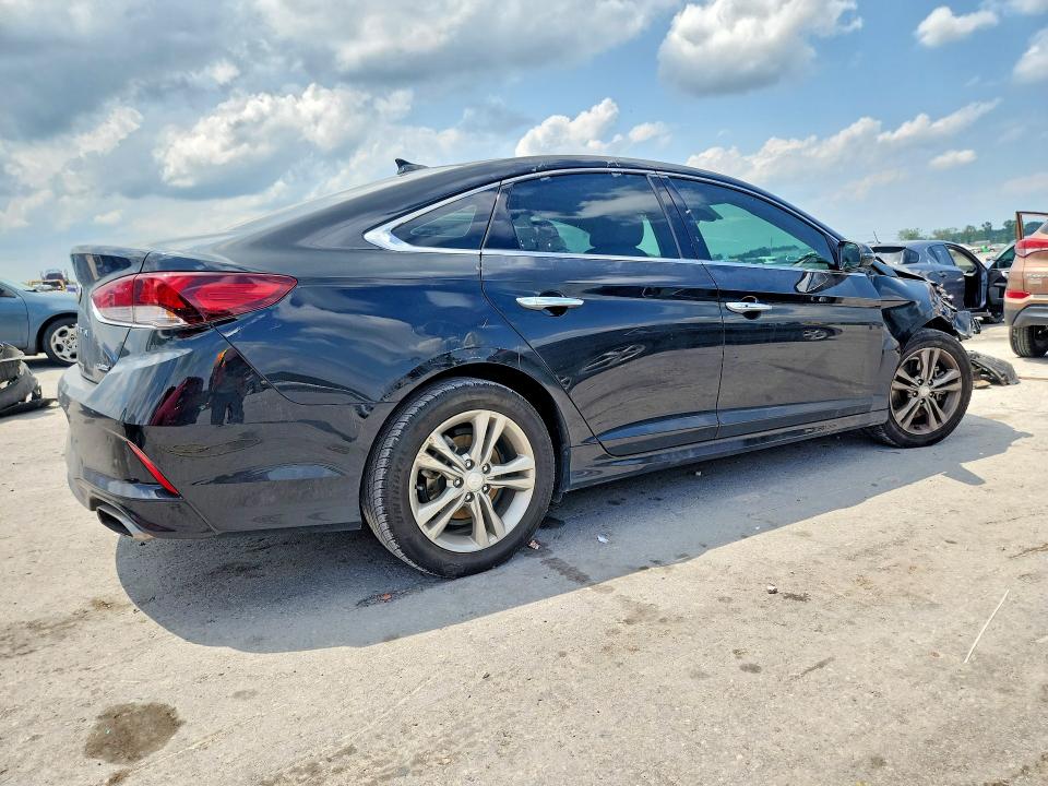 Photo 3 from auction – 2019 HYUNDAI SONATA with VIN 5NPE34AF2KH761173