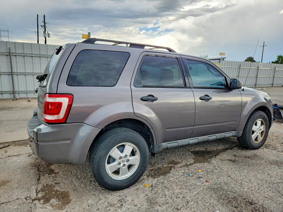 Photo 3 from auction – 2010 FORD ESCAPE with VIN 1FMCU9D75AKB95186