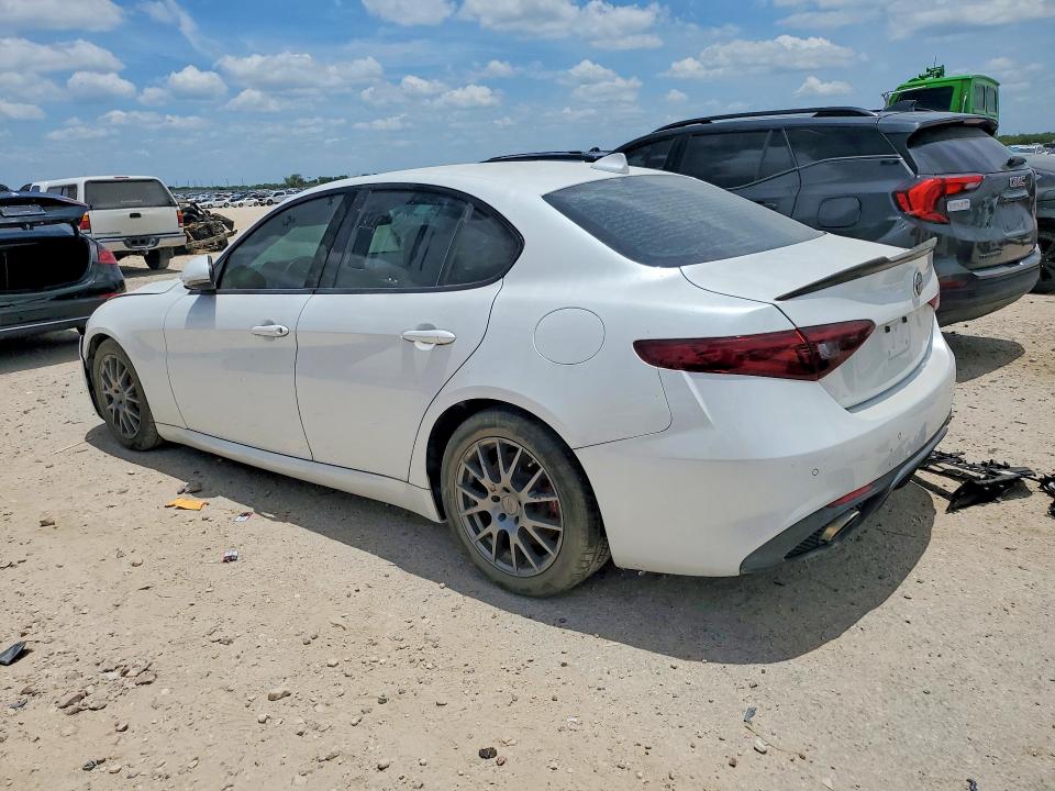 Photo 2 from auction – 2017 ALFA ROMEO GIULIA with VIN ZARFAECN0H7545054