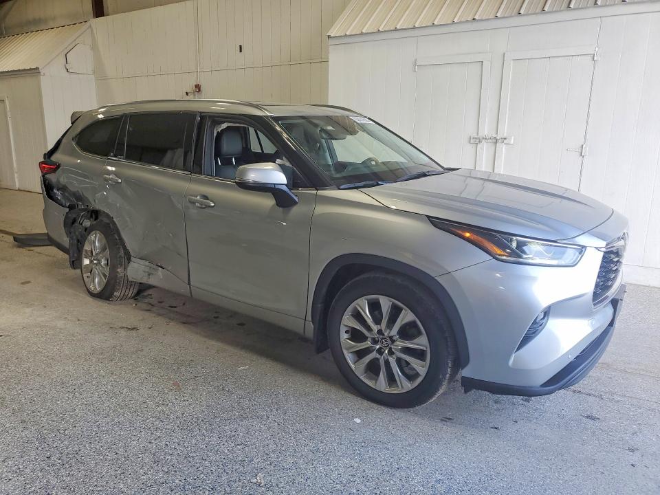 Photo 4 from auction – 2021 TOYOTA HIGHLANDER with VIN 5TDDZRBH7MS090698