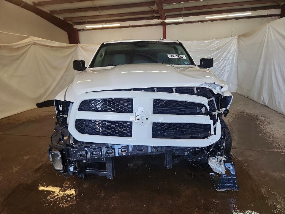 Photo 5 from auction – 2013 RAM 1500 with VIN 3C6JR6AT5DG583681