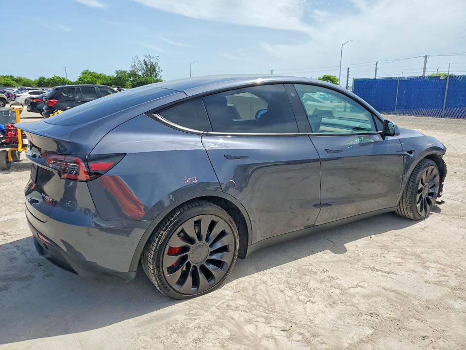 Снимка 3 от търг – 2022 TESLA MODEL Y с VIN 7SAYGDEF2NF358005