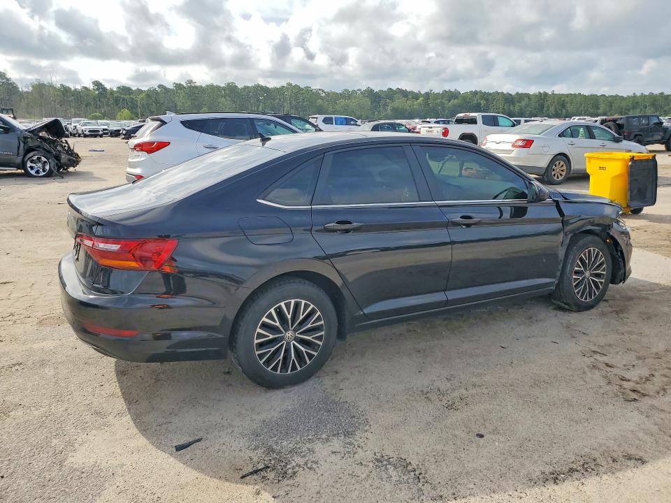 Photo 3 from auction – 2019 VOLKSWAGEN JETTA with VIN 3VWCB7BU4KM266277