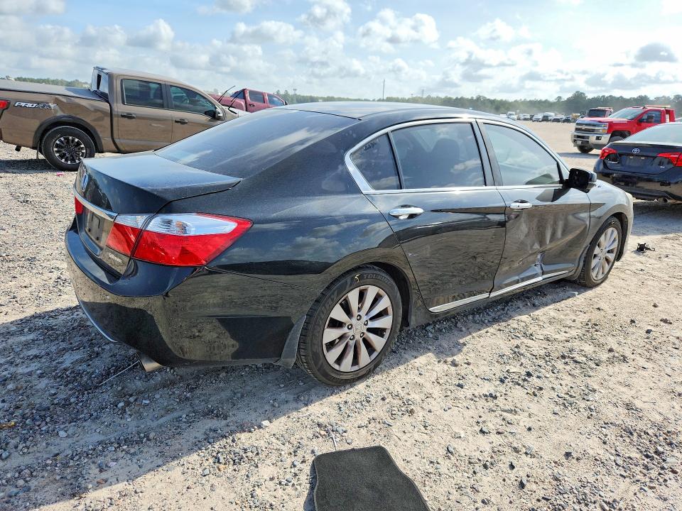 Photo 3 from auction – 2015 HONDA ACCORD with VIN 1HGCR2F79FA220194