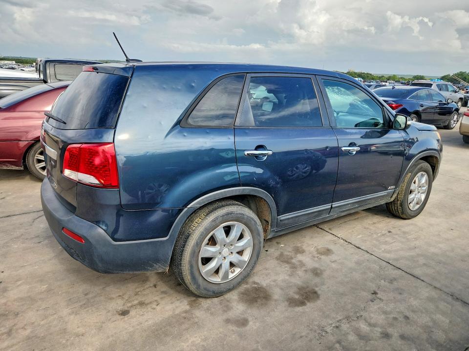 Photo 3 from auction – 2011 KIA SORENTO with VIN 5XYKTCA16BG059981