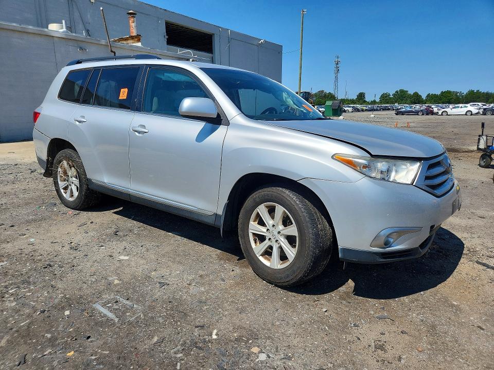 Photo 4 from auction – 2012 TOYOTA HIGHLANDER with VIN 5TDBK3EH6CS117442