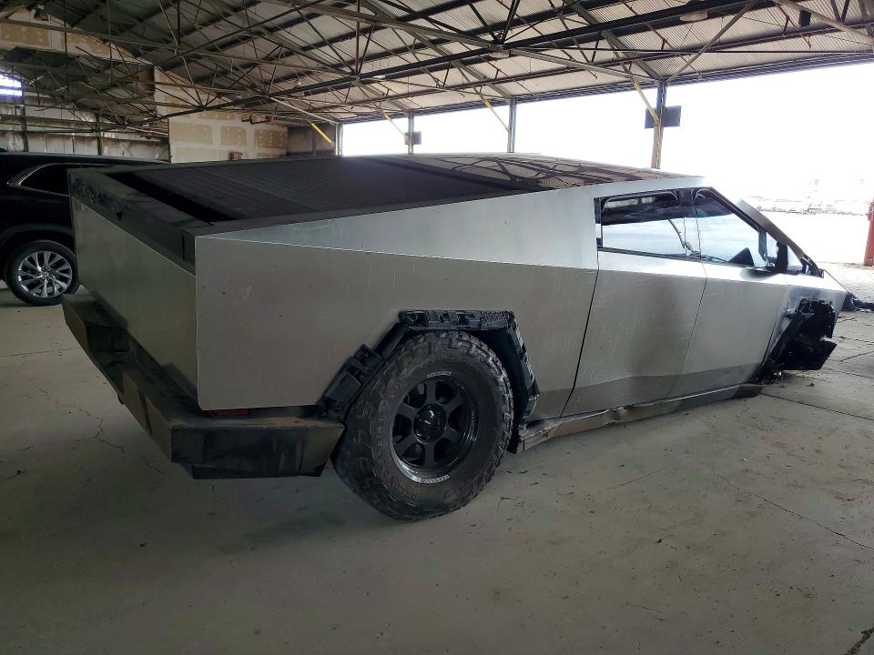 Photo 3 from auction – 2024 TESLA CYBERTRUCK with VIN 7G2CEHED2RA027993