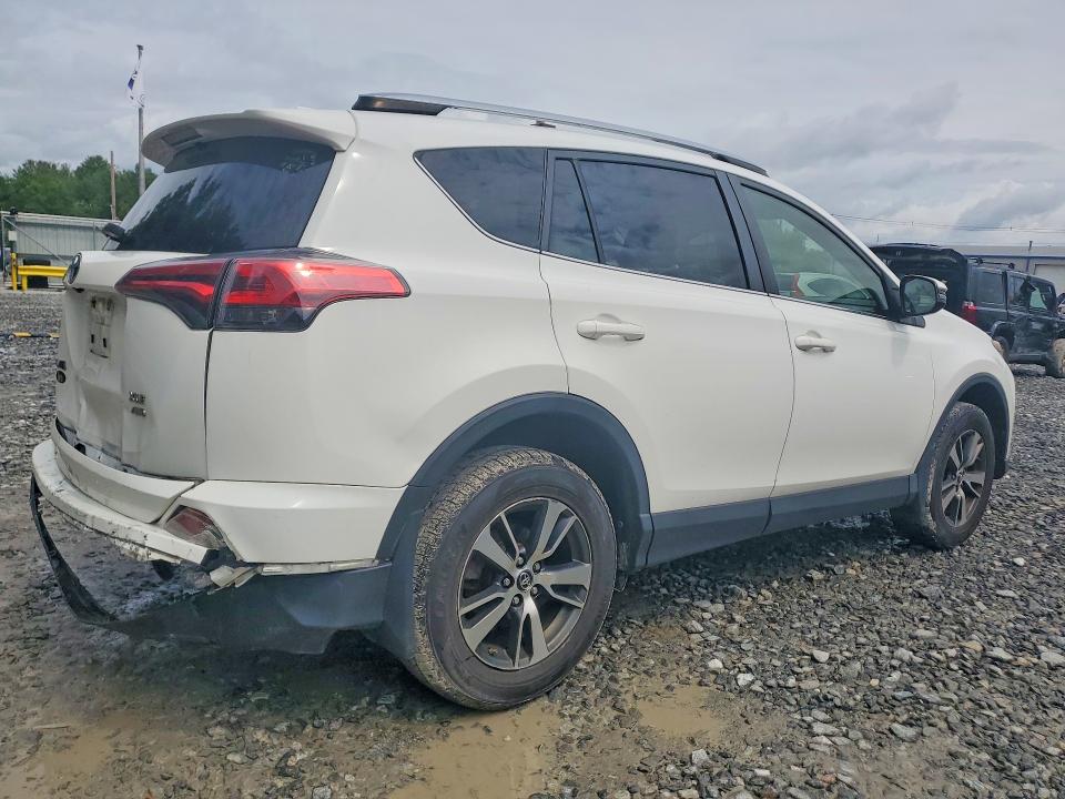 Photo 3 from auction – 2018 TOYOTA RAV4 with VIN JTMRFREV5JJ232961