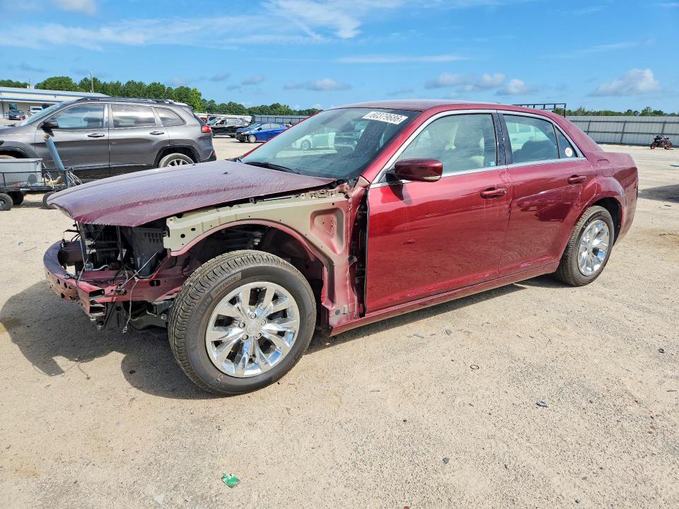 CHRYSLER 300 2015 with VIN 2C3CCAAG7FH882427 - Photo from auction