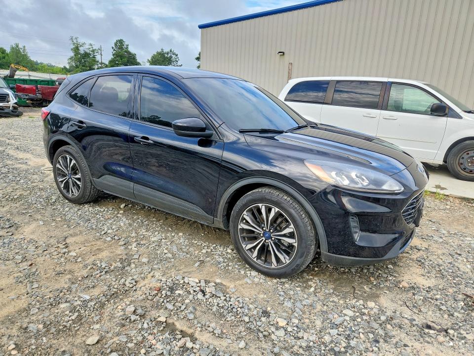 Photo 4 from auction – 2022 FORD ESCAPE with VIN 1FMCU0G63NUB84325