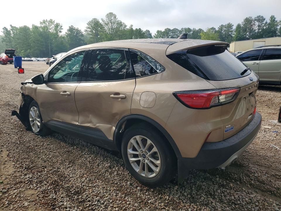 Photo 2 from auction – 2020 FORD ESCAPE with VIN 1FMCU0G63LUB93765