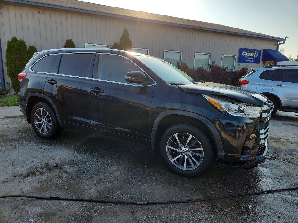 Photo 4 from auction – 2017 TOYOTA HIGHLANDER with VIN 5TDJZRFH6HS409544