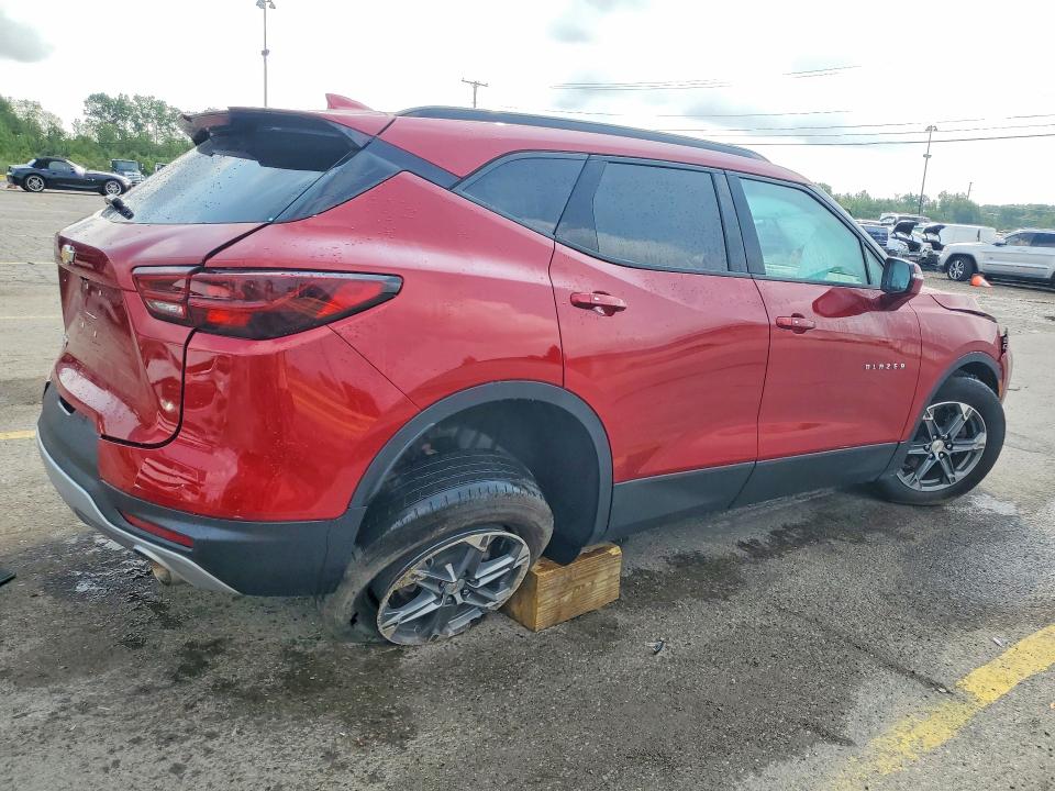 Photo 3 from auction – 2024 CHEVROLET BLAZER with VIN 3GNKBDRS2RS161803