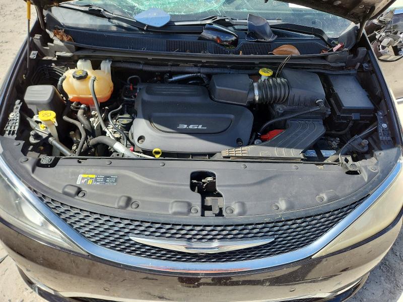 Photo 12 from auction – 2017 CHRYSLER PACIFICA with VIN 2C4RC1EG5HR525583