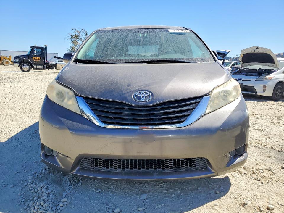 Photo 5 from auction – 2013 TOYOTA SIENNA with VIN 5TDKK3DC3DS397649