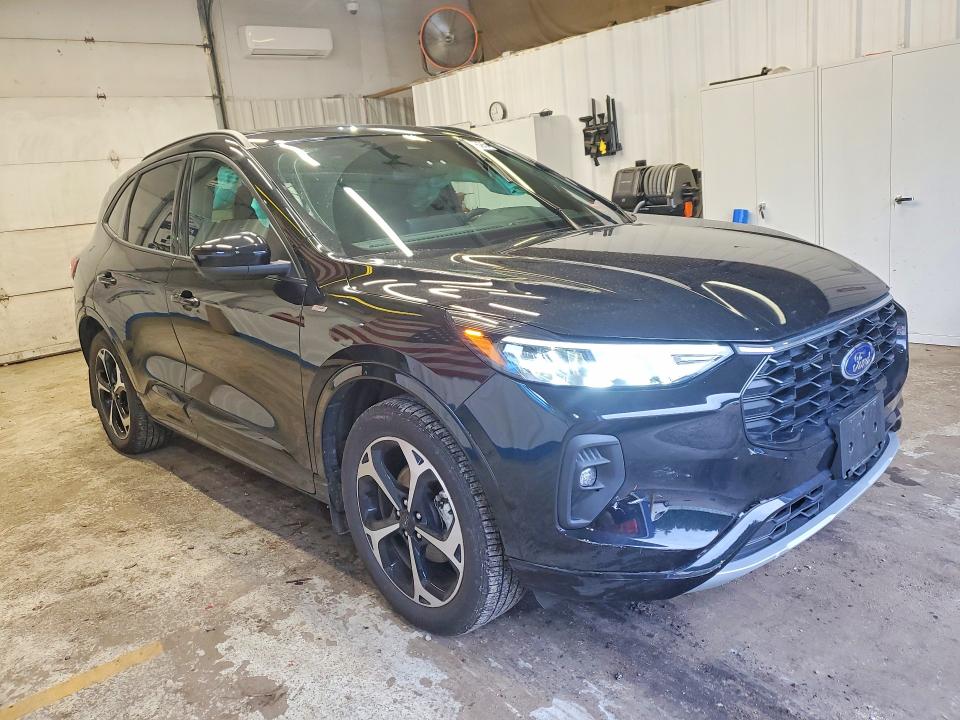 Photo 4 from auction – 2023 FORD ESCAPE with VIN 1FMCU9NA7PUB47146