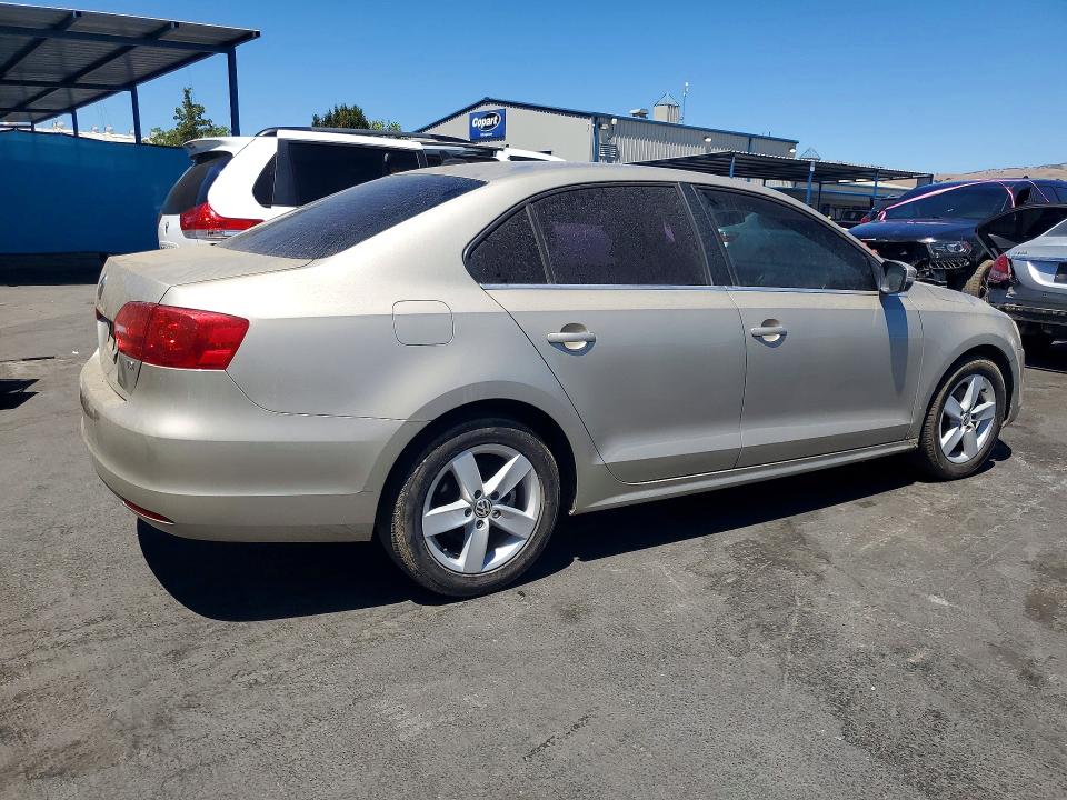 Photo 3 from auction – 2013 VOLKSWAGEN JETTA with VIN 3VWLL7AJ7DM206579