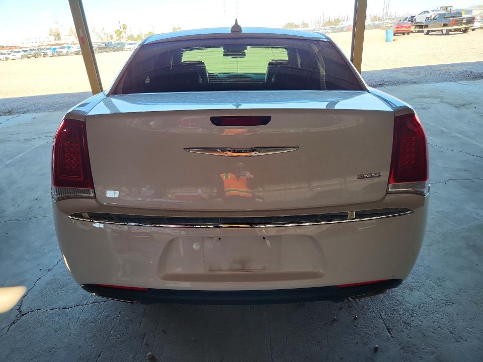 Photo 6 from auction – 2020 CHRYSLER 300 with VIN 2C3CCAAG8LH117772